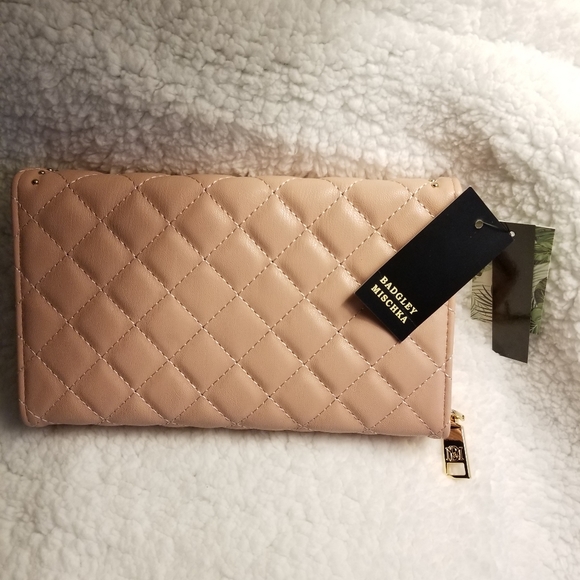 🎀NWT Badgley Mischka Quilted Leather Wallet-On-Chain. Color: Pink.🌺 - Picture 4 of 7